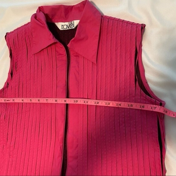RAVEL Striking Pink Top with unique cut out style zipper front, collar size M - Picture 11 of 12